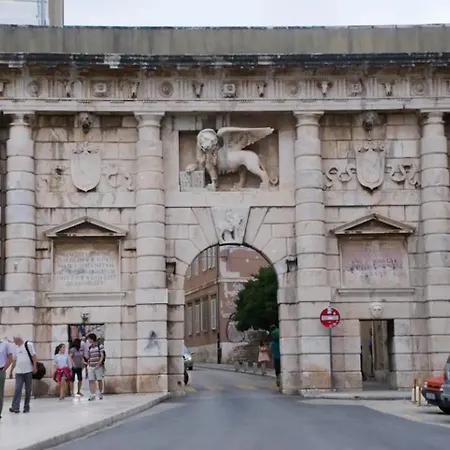 La Paulinas 公寓 *